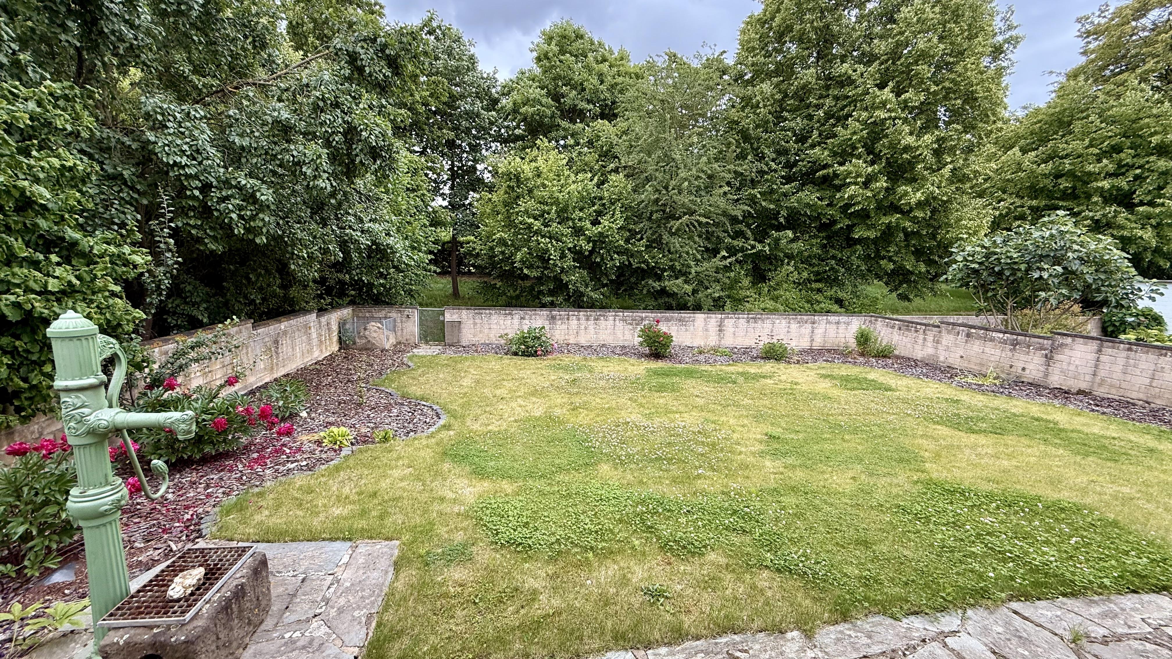 Einfamilienhaus mit Garten, Garage und großem Stellplatz - Bild# 1