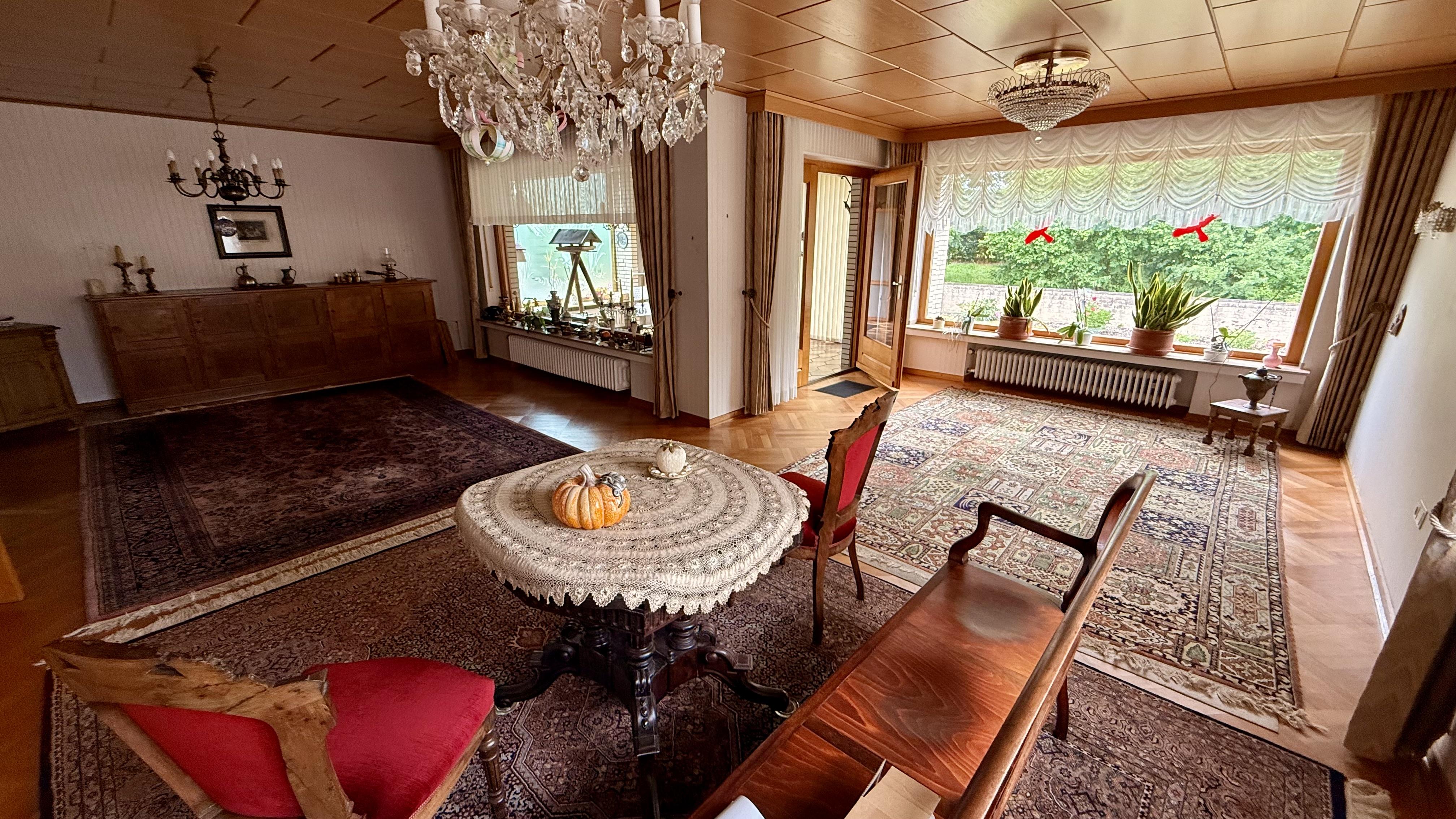 Einfamilienhaus mit Garten, Garage und großem Stellplatz - Bild# 3