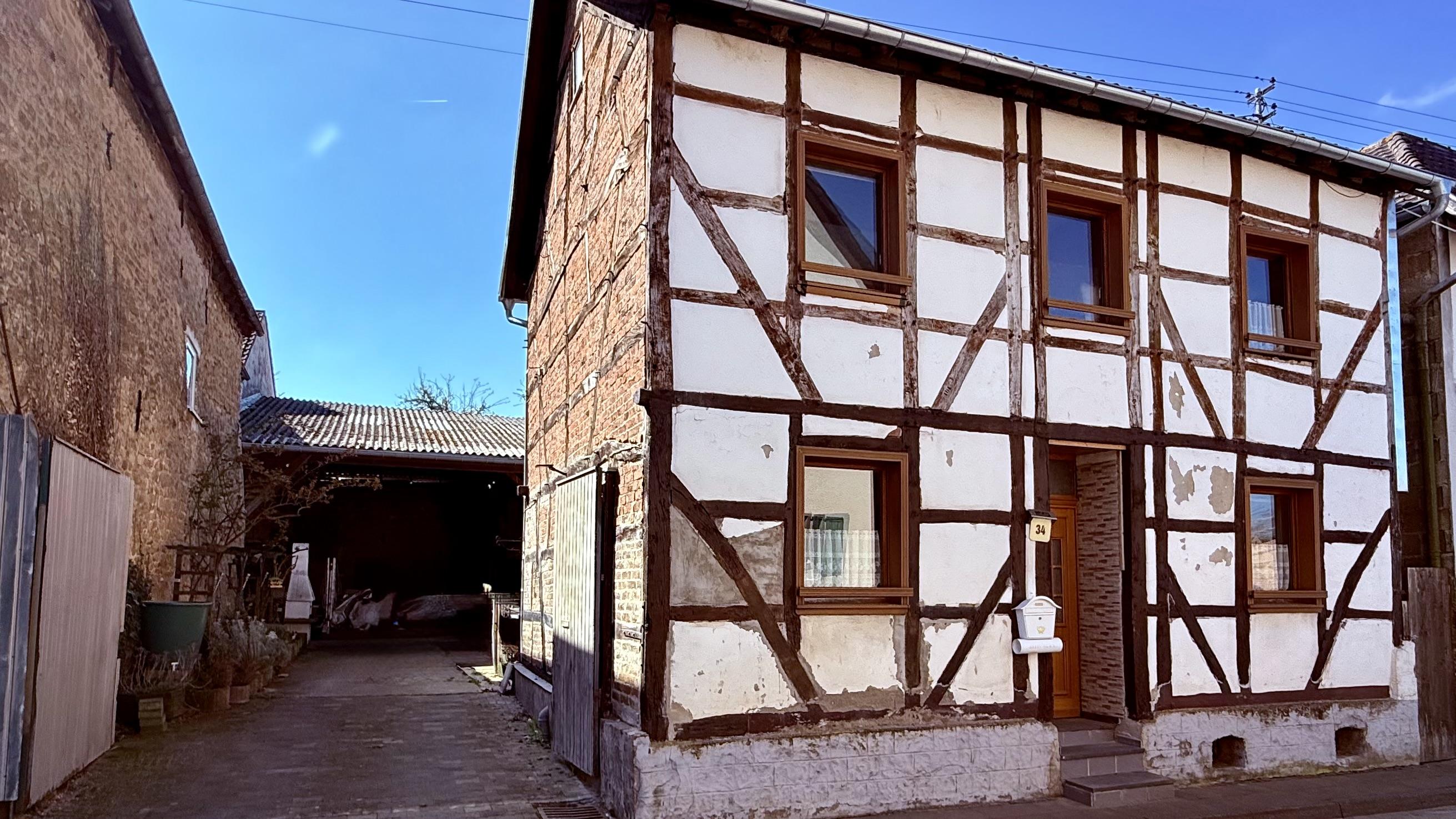 Fachwerkhaus mit Innenhof Scheune Stallung KEIN GARTEN - Bild# 1